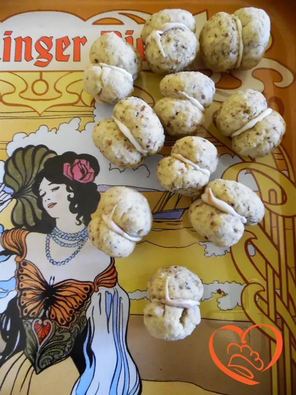 Baci di dama bianchi alle nocciole