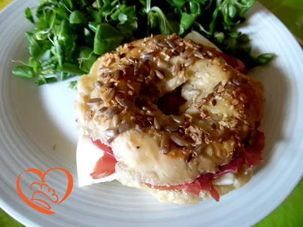 Bagels con bresaola e formaggio