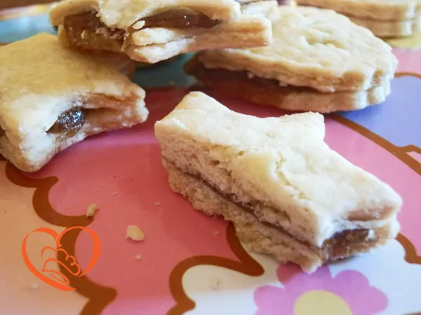 Biscottini di pasta sfoglia ripieni di crema ai marroni