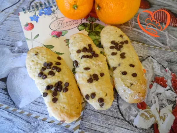 Biscotti all’arancia con gocce di cioccolato