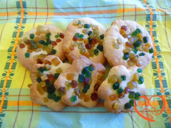 Biscotti con canditi