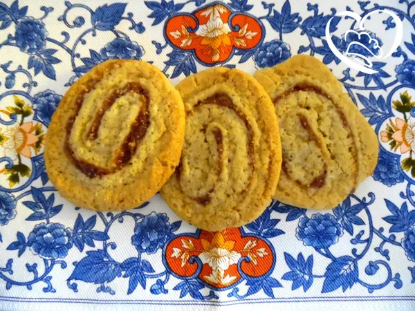 Biscotti speziati girelle con marmellata