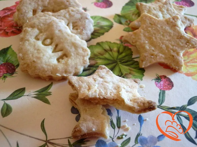 Biscotti di pasta sfoglia rapida