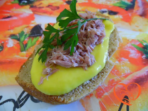 Bruschette con maionese al mango e tonno