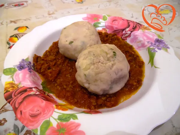 Canederli di patate su ragu’ alla bolognese