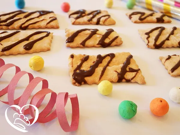 Chiacchiere al forno glassate di cioccolato al latte