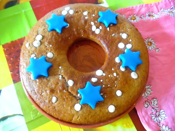 Ciambella con succo di frutta, meringhe e stelle PDZ
