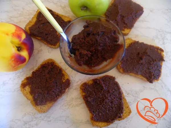 Crema spalmabile al cacao, amaretti e robiola