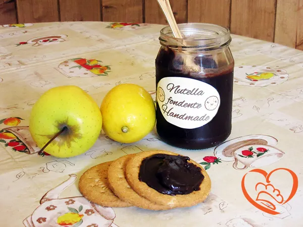 Crema di cioccolato spalmabile fondente (Nutella)