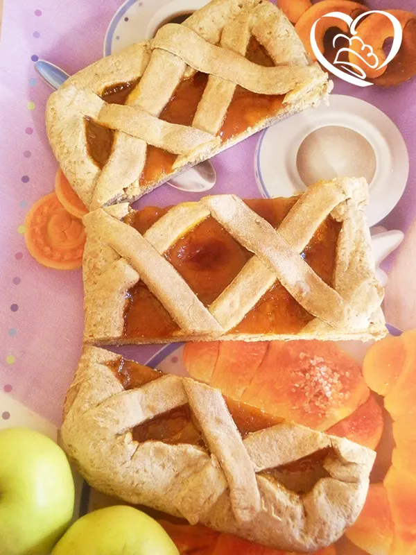 Crostata con marmellata di albicocche