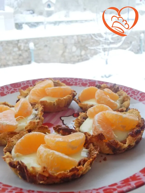 Crostatine di panettone con crema pasticcera e clementine