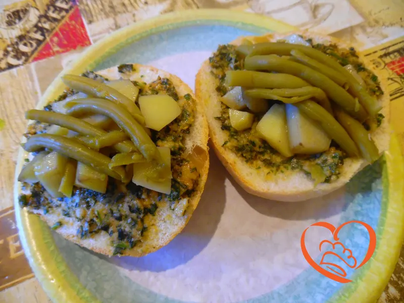 Finta pizza di pane alla genovese