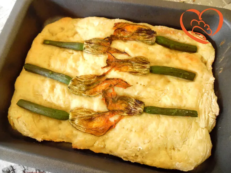Focaccia con fiori di zucca