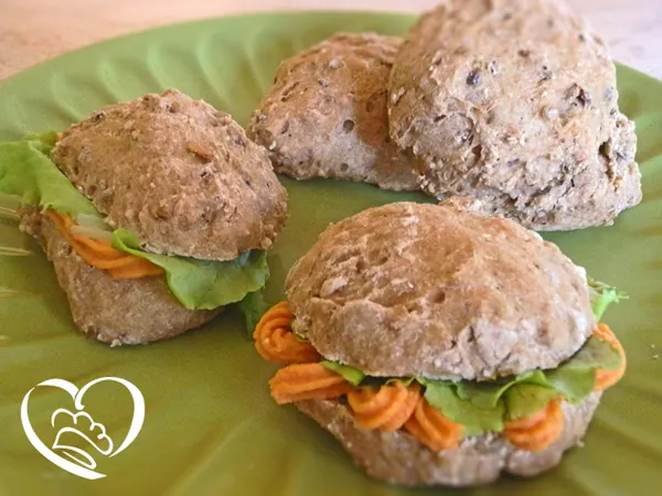 Focaccine con paté di salmone