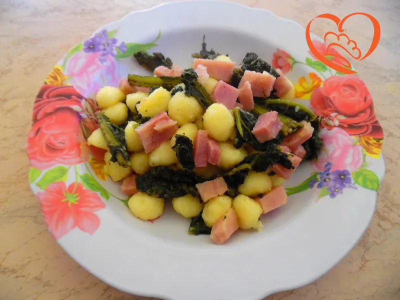 Gnocchetti  con cavolo nero e prosciutto cotto