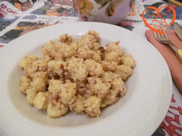Gnocchetti  con pesto di nocciole