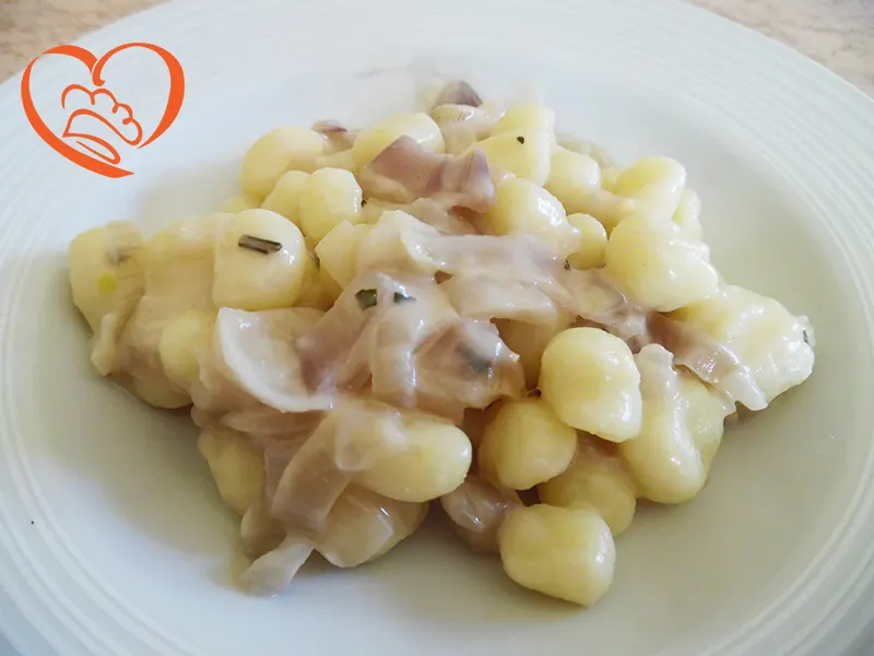 Gnocchetti  con sugo di cipolle