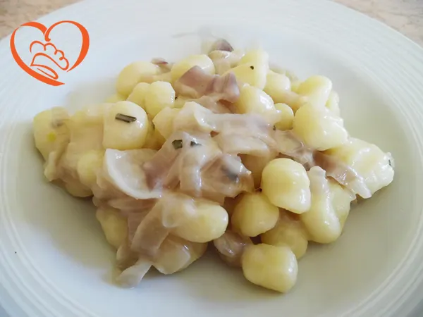Gnocchetti  con sugo di cipolle