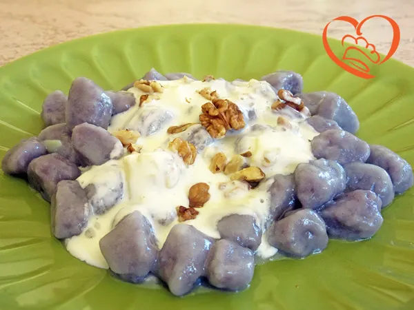 Gnocchetti viola con crema di gorgonzola e noci