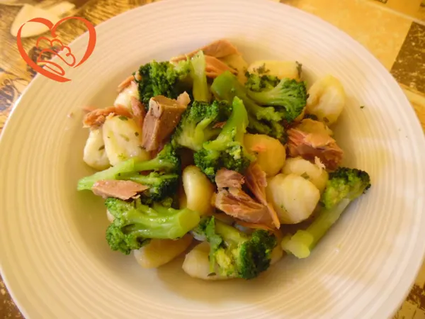 Gnocchi con broccoli e tonno