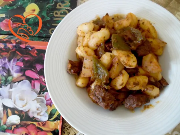 Gnocchi con gulasch