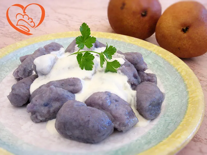 Gnocchi viola con crema di gorgonzola