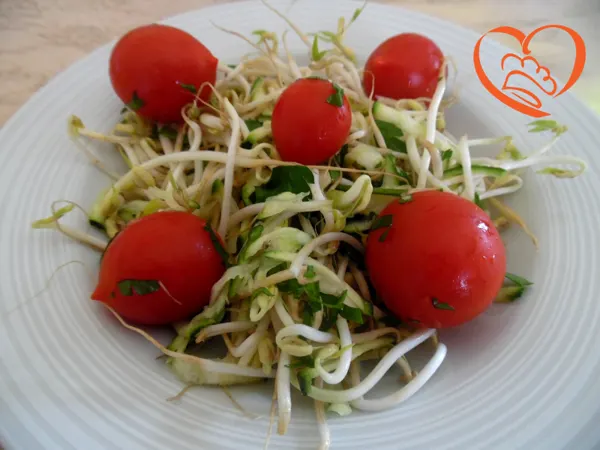 Insalata di germogli di soia