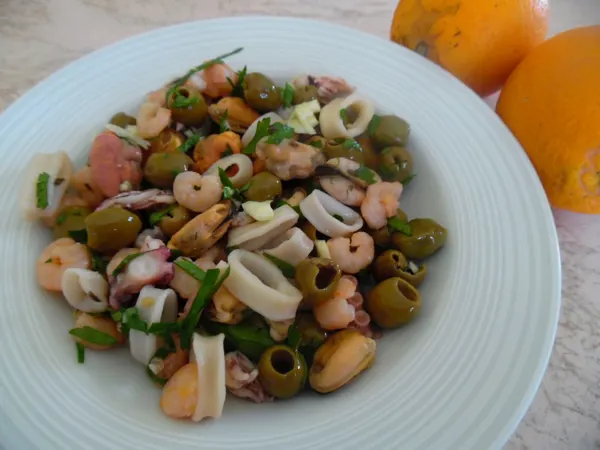 Insalata di mare con polipo e olive