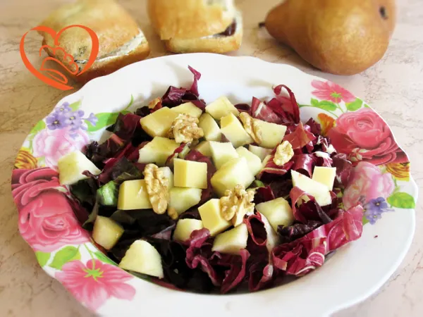 Insalata radicchio, formaggio e noci