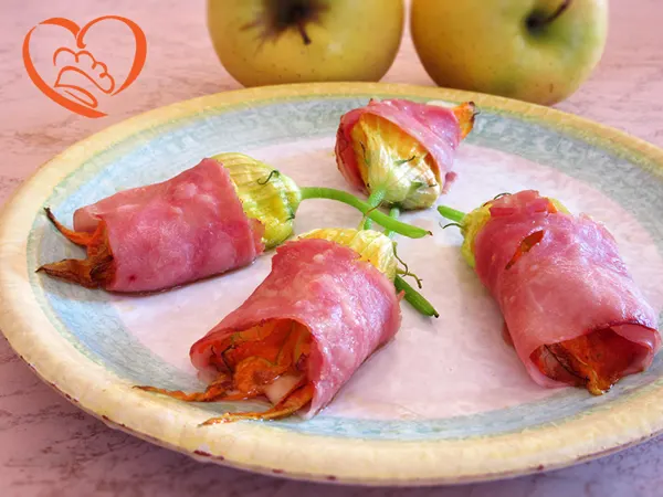 Involtini di fiori di zucca con prosciutto cotto