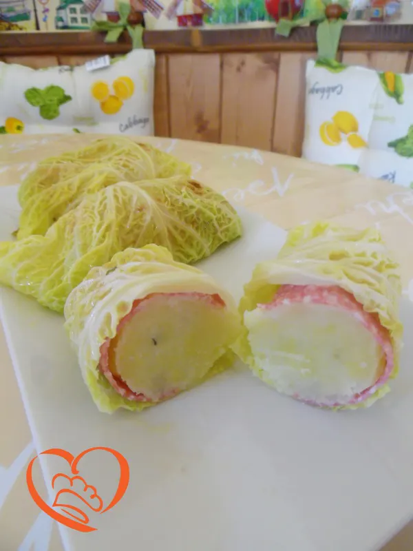 Involtini di verza ripieni di patate e salame