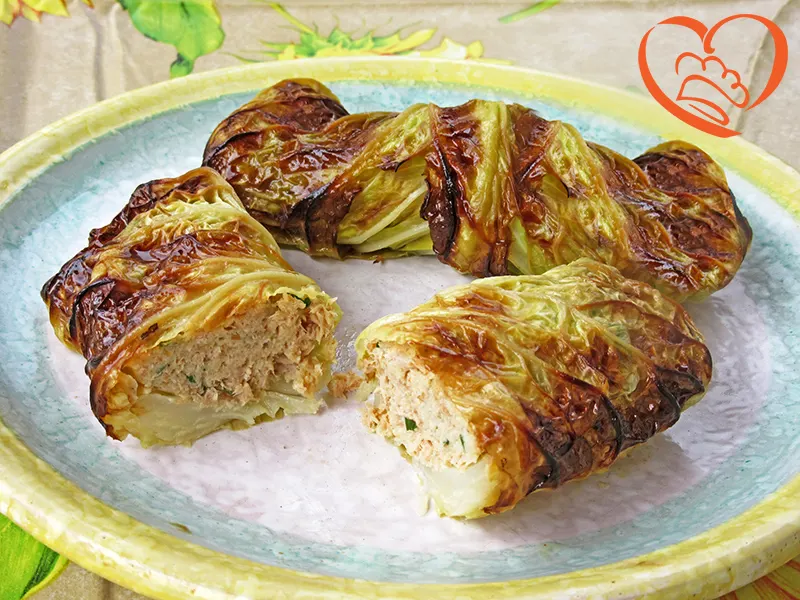 Involtini di verza ripieni di tonno