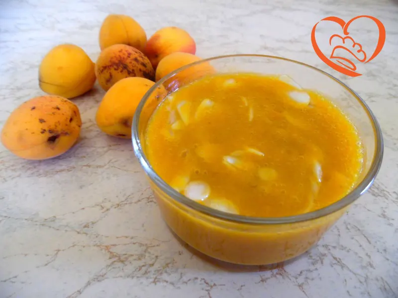 Composta di albicocche, mandorle e marsala