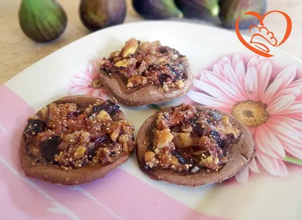Medaglioni al cacao con fichi neri