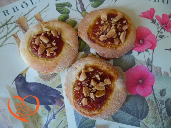 Medaglioni con marmellata e arachidi