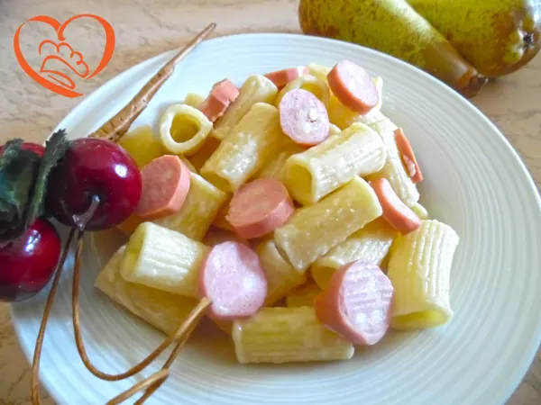 Mezzi maccheroni ai formaggi e wurstel