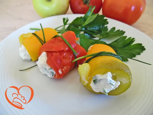 Mini rotolini di peperoni con formaggio alle erbe