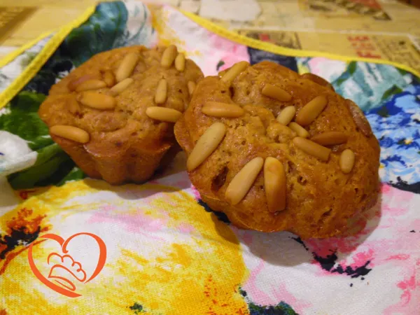 Muffins con cachi e pinoli