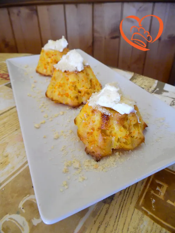 Muffins alle carote con formaggio e mandorle