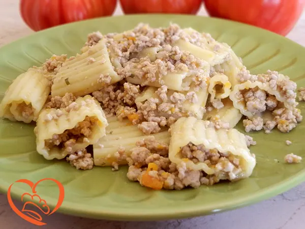 Mezzi paccheri con ragù di maiale