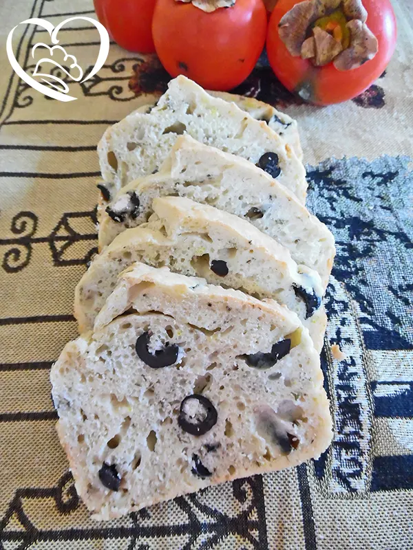 Pane con olive ed erbe aromatiche