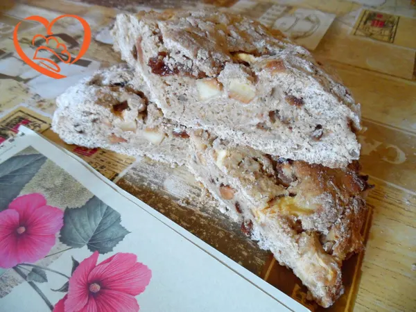 Pane mele e uvetta
