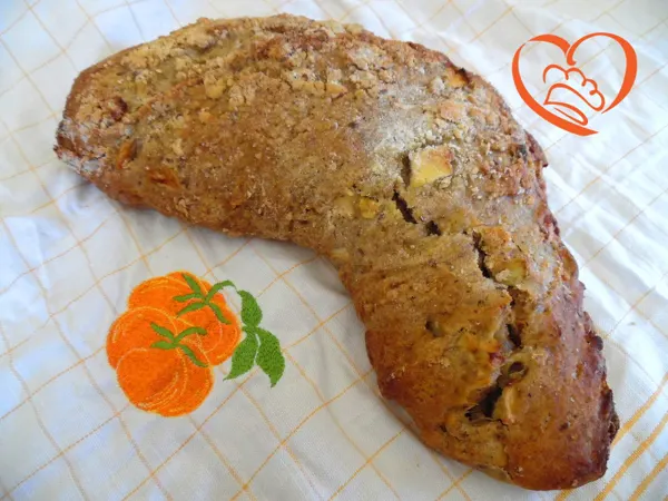 Pane mezzaluna alle mele