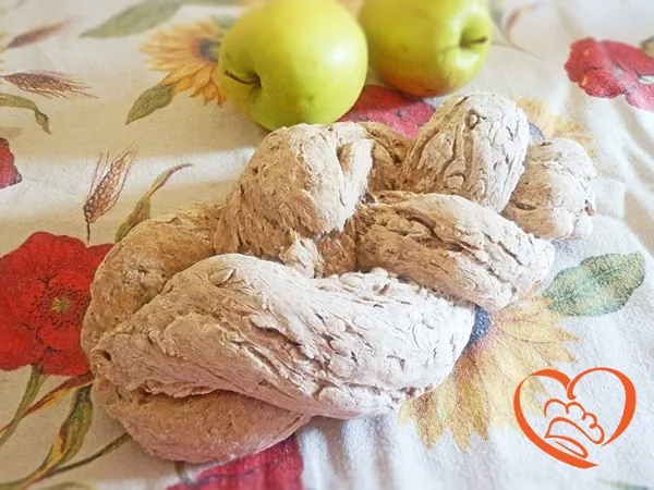 Treccia di pane con semi di girasole
