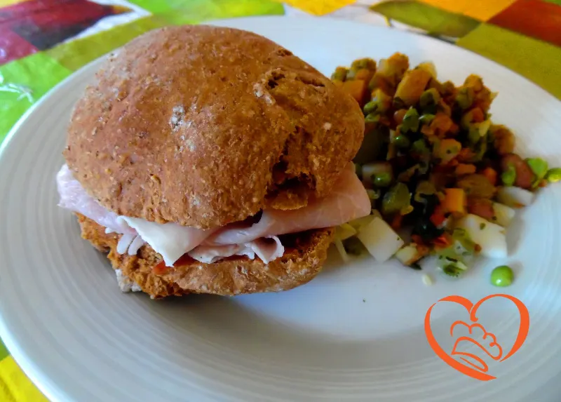 Panini alla paprika con porchetta