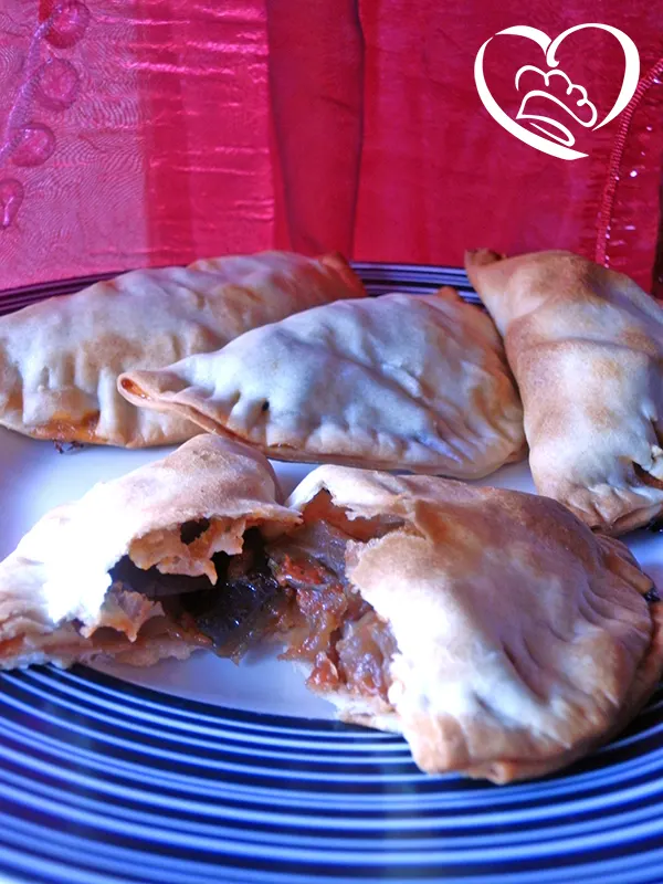 Panzerotti con melanzane e pomodoro