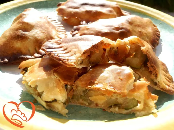 Panzerotti con scamorza e zucchine