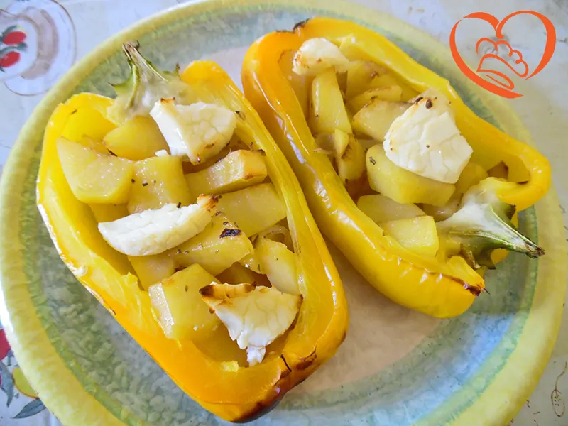 Peperoni ripieni di patate e formaggio