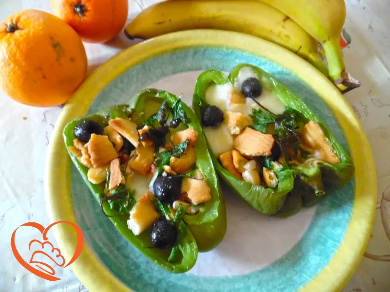 Peperoni ripieni di scamorza e olive