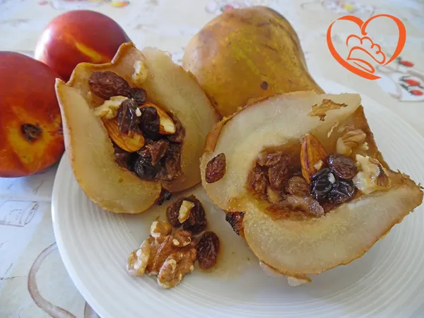 Pere al forno con uvetta e noci